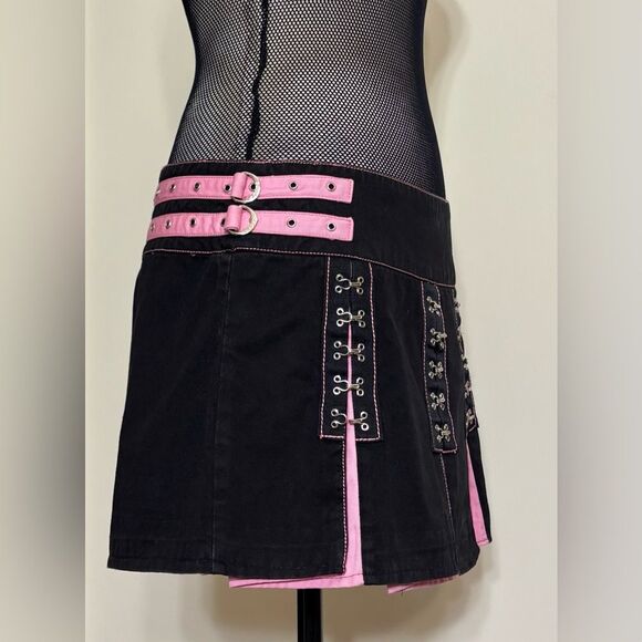 Vintage Y2K Tripp NYC Black and Pink Pleated Skirt with Grommets SZ L - Picture 3 of 9